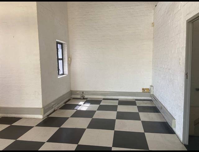110M² OFFICE FOR SALE IN WESTLAKE